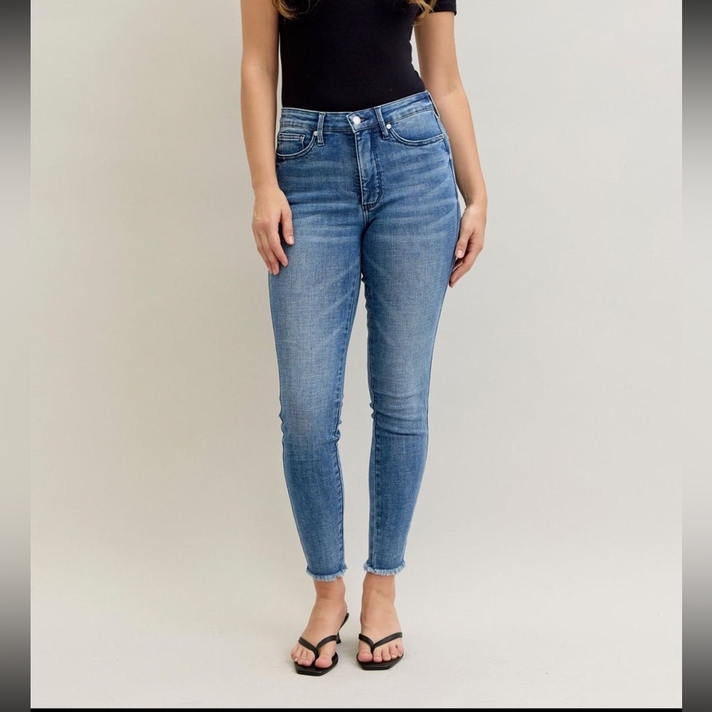 Judy Blue high-waist skinny jeans with shark bite hem Size 7/28 JB8842
